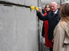 Германската столица отбеляза 36-ата годишнина от падането на Берлинската стена Германската столица отбеляза 36-ата годишнина от падането на Берлинската стена