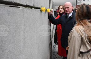 Германската столица отбеляза 36-ата годишнина от падането на Берлинската стена