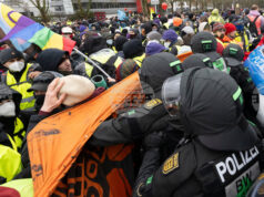 Германски министър разкритикува остро насилието от страна на протестиращи по време на учредяването на крайнодясна организация Германски министър разкритикува остро насилието от страна на протестиращи по време на учредяването на крайнодясна организация