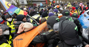 Германски министър разкритикува остро насилието от страна на протестиращи по време на учредяването на крайнодясна организация