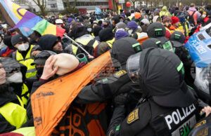 Германски министър разкритикува остро насилието от страна на протестиращи по време на учредяването на крайнодясна организация