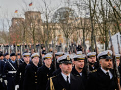 Германските управляващи се споразумяха за нов план за въвеждането на доброволна военна служба Германските управляващи се споразумяха за нов план за въвеждането на доброволна военна служба