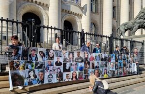 Граждани се събраха пред Съдебната палата в София в името на всички загинали по пътищата Граждани се събраха пред Съдебната палата в София в името на всички загинали по пътищата