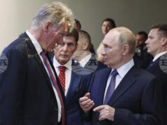 ДОПЪЛНЕНА
                                                                                                За решаването на въпроса с Украйна е нужна работа, а не среща Путин-Тръмп, заяви Кремъл