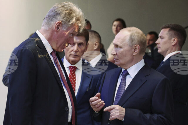 ДОПЪЛНЕНА
                                                                                                За решаването на въпроса с Украйна е нужна работа, а не среща Путин-Тръмп, заяви Кремъл