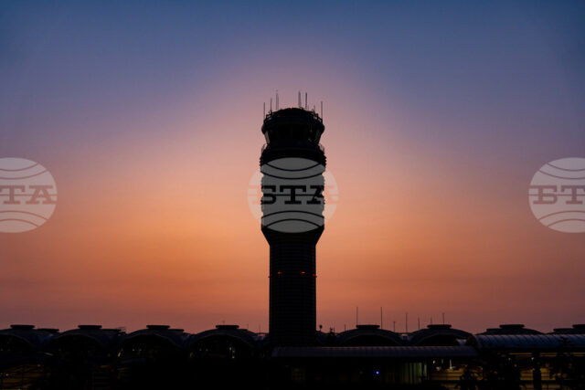 Движението на вашингтонското летище „Рейгън“ е спряно след съобщение за Движението на вашингтонското летище „Рейгън“ е спряно след съобщение за заплаха срещу самолет