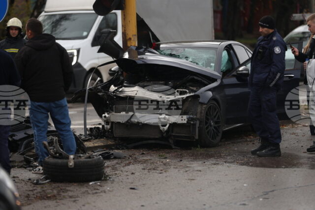 Деветнадесетгодишен шофьор е пострадал при катастрофа на бул. "Тодор Александров" Деветнадесетгодишен шофьор е пострадал при катастрофа на бул. "Тодор Александров" в София