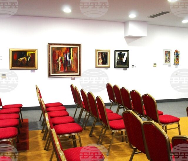 Десет картини от колекцията на Иван Гарелов дари на Пловдив неговата дъщеря