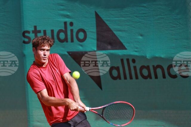 Динко Динев се класира за втория кръг на сингъл на Динко Динев се класира за втория кръг на сингъл на турнир по тенис в Гърция