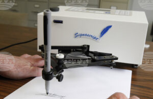 Доналд Тръмп обяви, че отменя всички укази, подписани от предшествника му Джо Байдън с така наречената автописалка