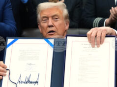 ОБНОВЕНА Никога няма да позволим това да се случи отново, каза Тръмп, след като подписа закона за край на бюджетната парализа в САЩ