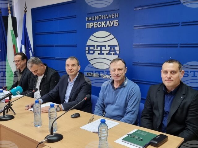 Дървопреработващото предприятие „Кроношпан“ във Велико Търново ще инвестира 20 милиона Дървопреработващото предприятие „Кроношпан“ във Велико Търново ще инвестира 20 милиона евро в пречиствателни инсталации в рамките на 18 месеца