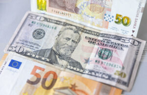 Еврото отстъпва в сутрешната търговия