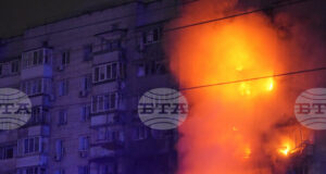 Един човек е загинал, 11 са ранени при нападение с дронове близо до Киев, съобщават украинските власти