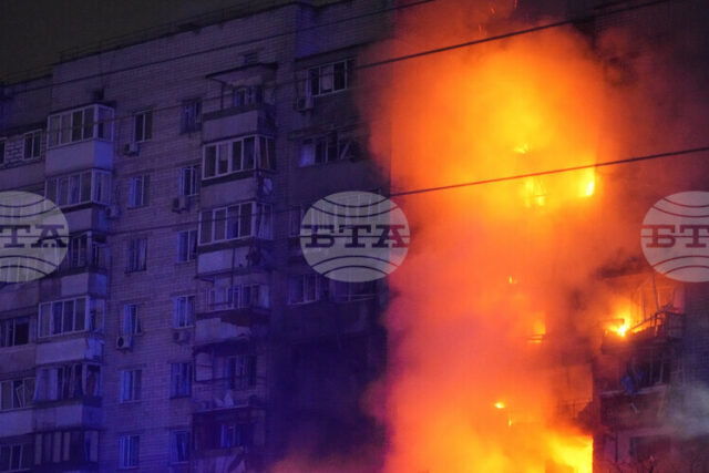 Един човек е загинал, 11 са ранени при нападение с дронове близо до Киев, съобщават украинските власти