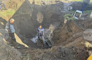 Екипи на ВиК-Хасково работят по голяма авария по магистрален водопровод от село Ябълково към областния град