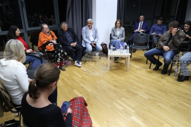 Експерти и граждани обсъдиха нарастващата агресия сред децата и младежите Експерти и граждани обсъдиха нарастващата агресия сред децата и младежите и възможни решения за справянето с проблема