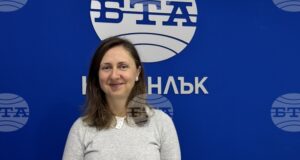 За мен тишината е спокойствието, което усещам пред платното, каза за БТА художничката Катя Христова