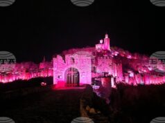 За първи път в 40-годишната история на спектакъла „Звук и светлина“ на хълма Царевец ще прожектират двете му версии в един ден