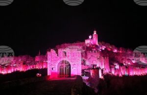 За първи път в 40-годишната история на спектакъла „Звук и светлина“ на хълма Царевец ще прожектират двете му версии в един ден