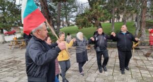 За четиристотен път жители на хасковското село Орлово извиха неделно хоро