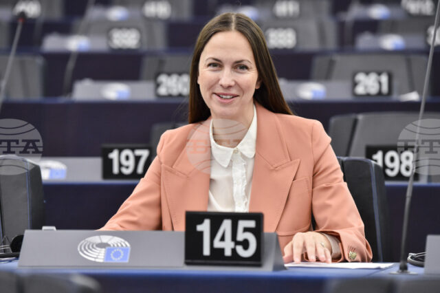 Закон за изкуствения интелект – Интервю
                                                                                                България има всичко необходимо, за да започне да създава модели на ИИ за отделни бизнеси, каза евродепутатът Ева Майдел в интервю за БТА