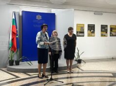 Заместник-министър Емилия Лазарова откри в МОН изложбата "Ново училище за нови времена" на Националния музей на образованието в Габрово