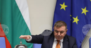 Заседанието на парламента беше подновено и веднага след това закрито