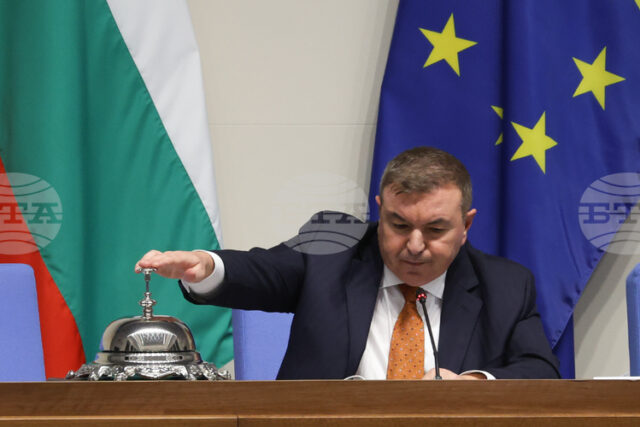 Заседанието на парламента беше подновено и веднага след това закрито Заседанието на парламента беше подновено и веднага след това закрито