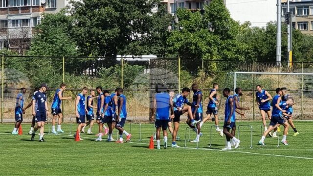 Играчите на Левски почиват днес, а утре ще имат открита тренировка в седмицата на дербито с ЦСКА