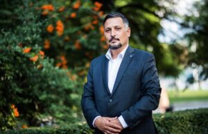 Изгониха школата на министър Бачев от читалището, в което се помещава незаконно Делян Георгиев