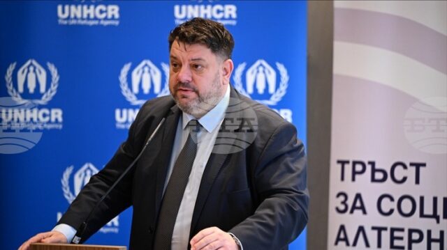 Издадени са над 2400 лични документи на хора от уязвимите Издадени са над 2400 лични документи на хора от уязвимите групи, а около 50 000 вече имат служебен адрес, съобщи вицепремиерът Атанас Зафиров