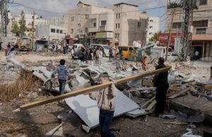 Израелската армия каза, че е убила на Западния бряг двама младежи, които са хвърляли коктейли „Молотов“ Израелската армия каза, че е убила на Западния бряг двама младежи, които са хвърляли коктейли "Молотов"