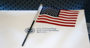 Имиграционните служби на САЩ спират да обработват всички молби от афганистански граждани след атаката във Вашингтон