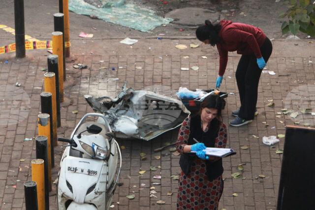 Индия арестува жител на Кашмир, заподозрян във връзка с взрива Индия арестува жител на Кашмир, заподозрян във връзка с взрива на кола в Делхи