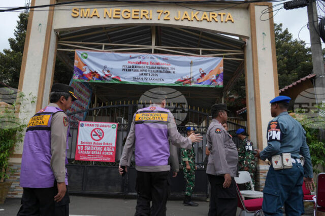 Индонезийската полиция откри подозрително прахово вещество при разследването на експлозиите Индонезийската полиция откри подозрително прахово вещество при разследването на експлозиите в джамия в Джакарта