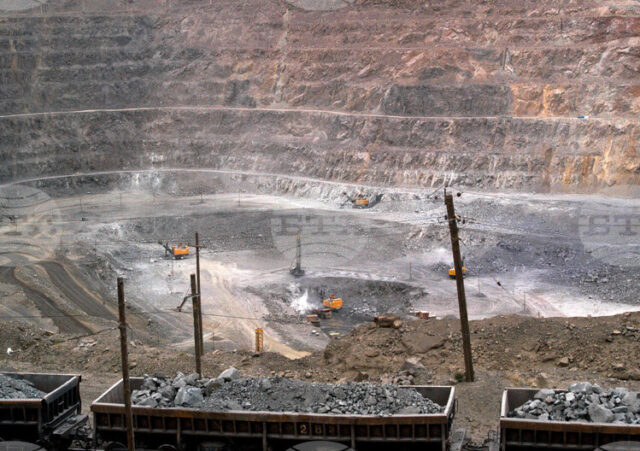 Китай обяви временното спиране на забраната за износ на редки метали към Съединените щати