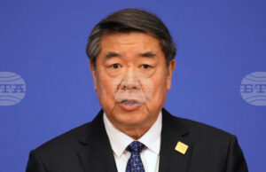 Китайският вицепремиер Хъ Лифън каза, че се надява Хонконг да засили икономическото и финансовото си сътрудничество с континенталната част на Китай Китайският вицепремиер Хъ Лифън каза, че се надява Хонконг да засили икономическото и финансовото си сътрудничество с континенталната част на Китай