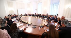 Водещите борсови индекси в Европа приключиха сесията с рязък спад, като фокусът е изместен към публикуването на икономически данни от САЩ