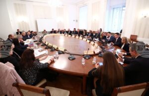 Водещите борсови индекси в Европа приключиха сесията с рязък спад, като фокусът е изместен към публикуването на икономически данни от САЩ