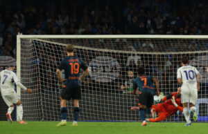 Комо пропусна да победи шампиона Наполи в Неапол