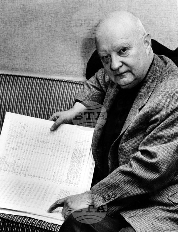 Композиторът Паул Хиндемит, от чието рождение се навършват 130 години, Композиторът Паул Хиндемит, от чието рождение се навършват 130 години, събирал детски влакчета и сам рисувал коледните си картички