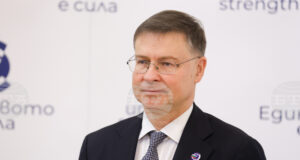 Конференция "България на прага на еврозоната"
                                                                                                Еврото не е просто валута, то е мощен символ на европейска интеграция, каза еврокомисарят по икономика Валдис Домбровскис