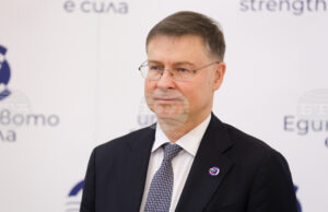 Конференция "България на прага на еврозоната"
                                                                                                Еврото не е просто валута, то е мощен символ на европейска интеграция, каза еврокомисарят по икономика Валдис Домбровскис