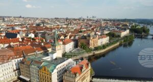 Лидерът на чешката крайнодясна партия „Свобода и пряка демокрация“ Томио Окамура беше избран за председател на чешкия парламент