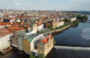 Лидерът на чешката крайнодясна партия „Свобода и пряка демокрация“ Томио Окамура беше избран за председател на чешкия парламент Лидерът на чешката крайнодясна партия „Свобода и пряка демокрация“ Томио Окамура беше избран за председател на чешкия парламент