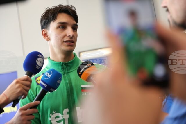 Локомотив Новосибирск със Симеон Николов постигна пети пореден успех във Локомотив Новосибирск със Симеон Николов постигна пети пореден успех във волейболното първенство на Русия и е лидер