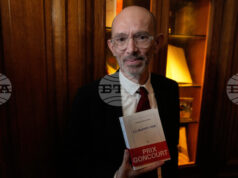 Лоран Мовиние спечели наградата "Гонкур" за романа си "Празната къща"