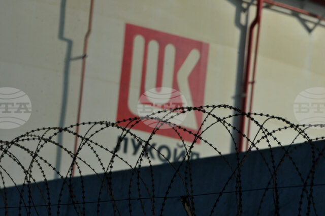 МВР, ДАНС и МО са предприели допълнителни мерки за сигурността МВР, ДАНС и МО са предприели допълнителни мерки за сигурността на обектите на "Лукойл" в страната, съобщиха от Министерския съвет