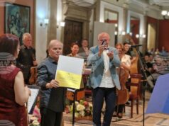 Маестро Райчо Христов получи престижното отличие „Кристално огърлие“, а камерния оркестър „Орфей“ – „Златна лира“ по повод юбилея на оркестъра Маестро Райчо Христов получи престижното отличие „Кристално огърлие“, а камерния оркестър „Орфей“ – „Златна лира“ по повод юбилея на оркестъра